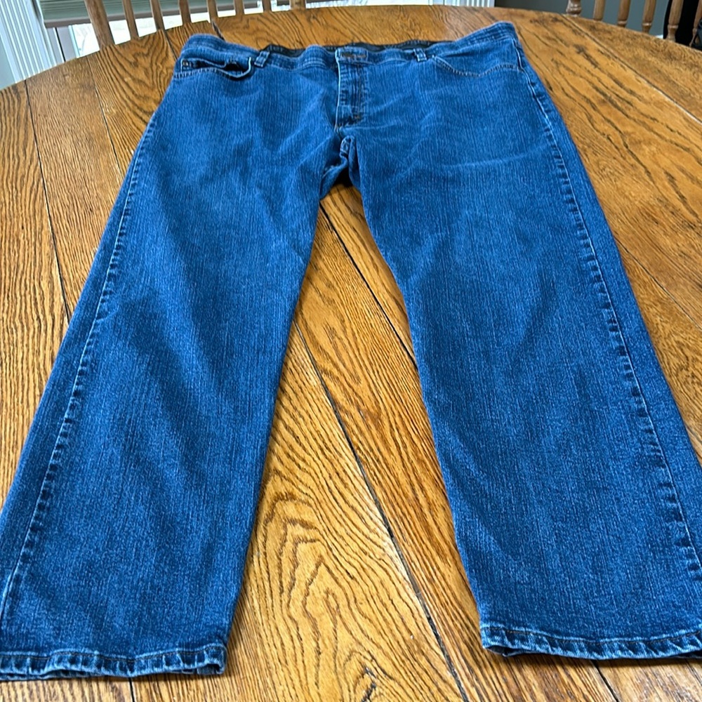 Wrangler brand denim jeans. Straight leg. Comfort band inside waist. Size 42x30.